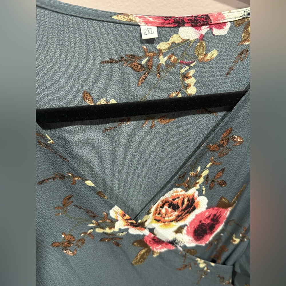 SHEIN Plus 2X Gray Pink Floral‎ Asymmetrical Wrap Dress Cottagecore - Picture 3 of 14